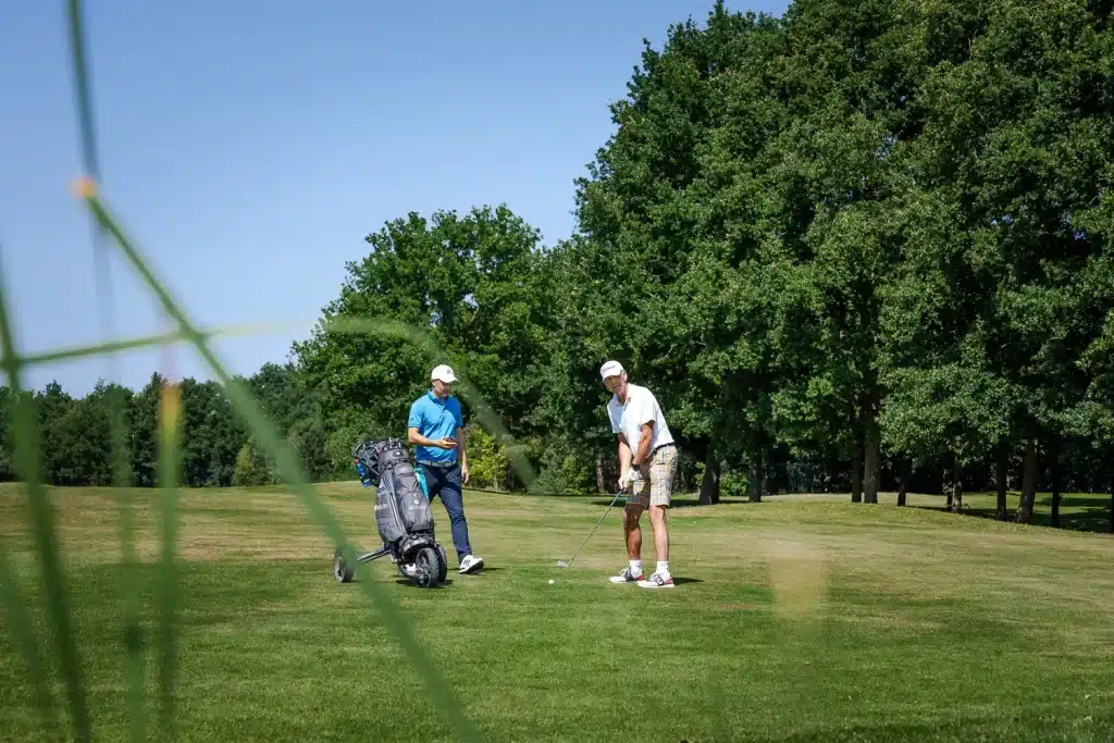 Sjoerd geeft 9 holes baanles op Golfbaan De Tongelreep – Golf met Sjoerd